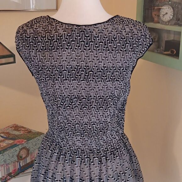 Max Edition Geometric Design Dress - Picture 6 of 9